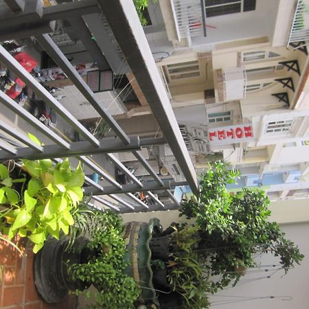 The Lily Hostel & Coffee Ho-Chi-Minh-Stadt Exterior foto