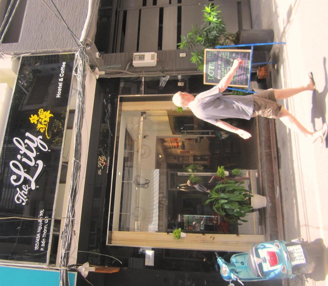 The Lily Hostel & Coffee Ho-Chi-Minh-Stadt Exterior foto